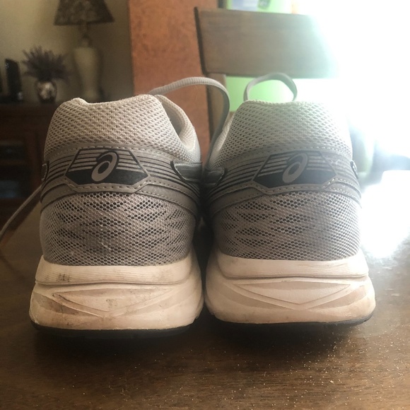 ASICS T5F4N lightweight sneaker silver 11.5 - Picture 9 of 9